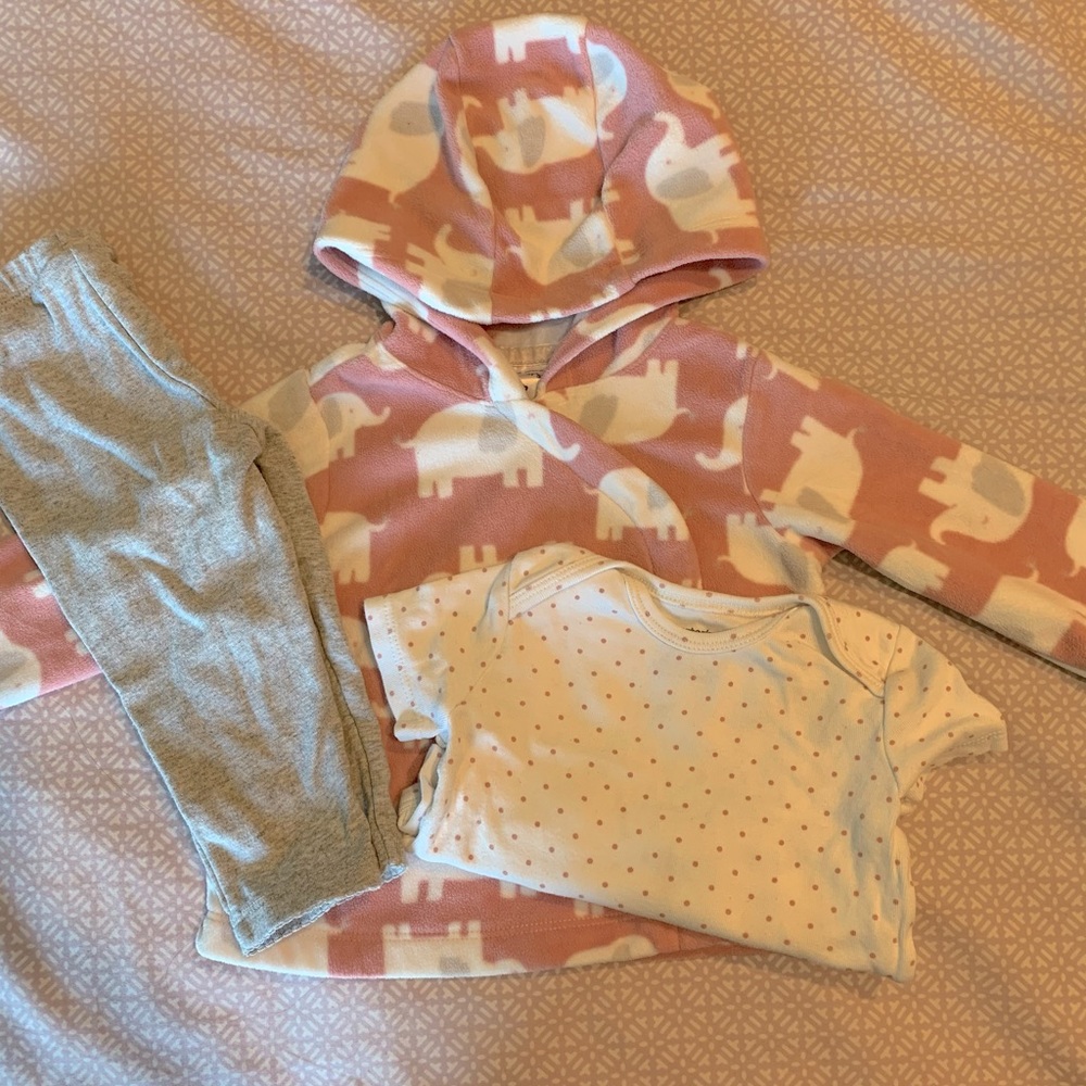 Size 9mo Carter’s matching set